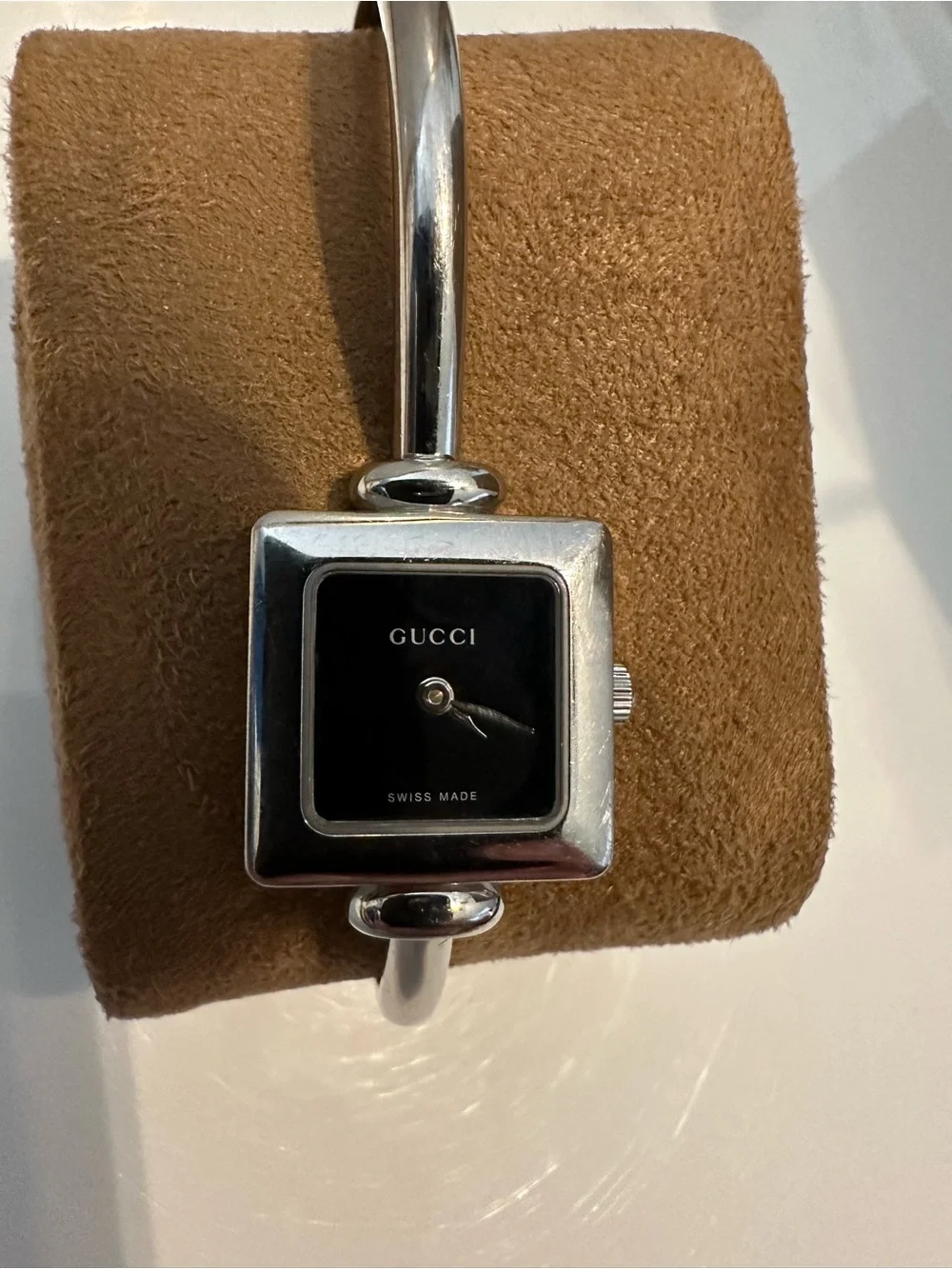 Gucci 1900L Swiss Bangle Watch